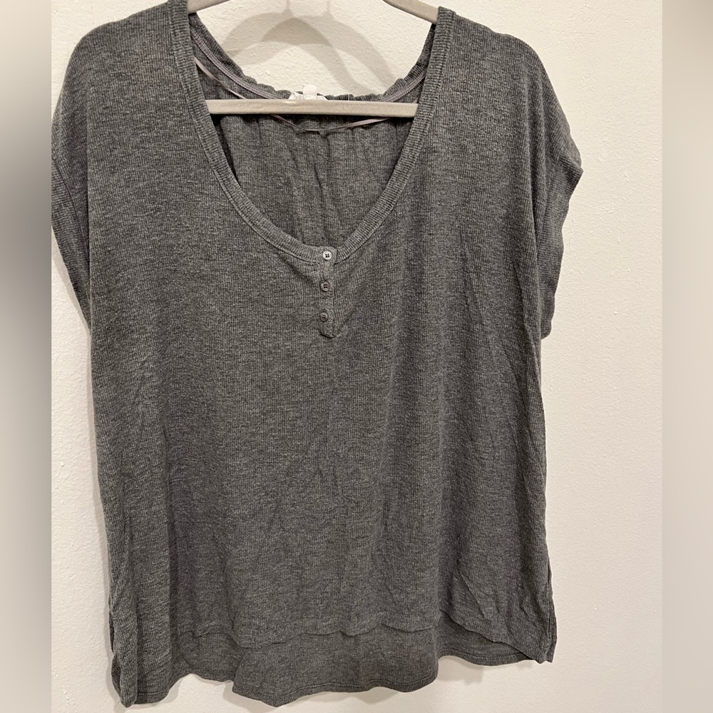 Grey top